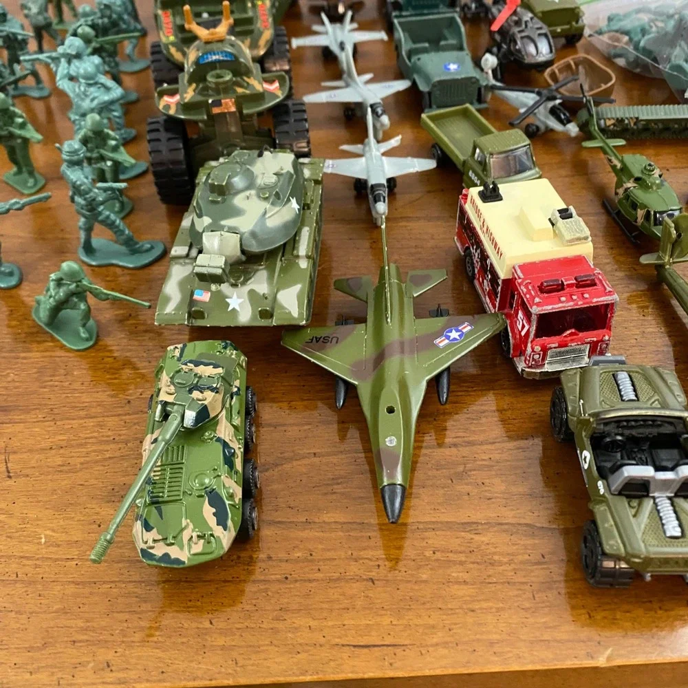 Vintage Plastic Green Army Men Toy Soldier Figures Huge Lot Vehicles Accessories